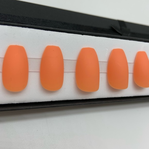 Matte Peach/Orange Press-On Nails - Picture 3 of 3